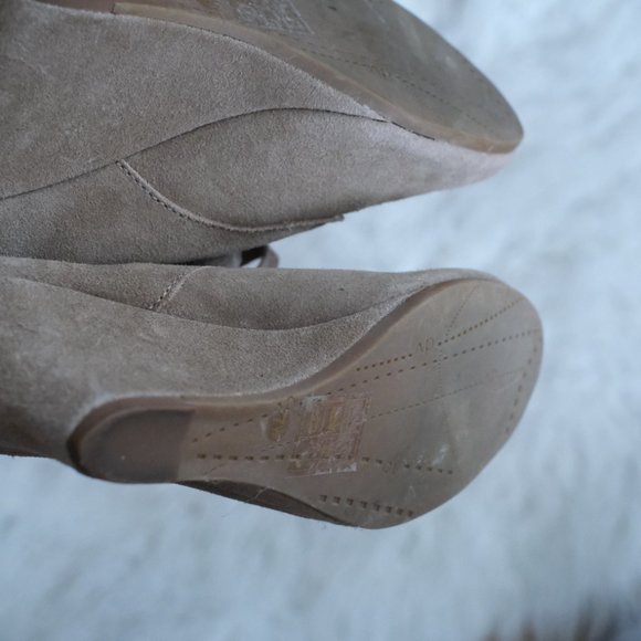 Boots - Picture 9 of 9